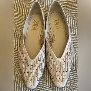 Zara Women's Beige Woven Flats